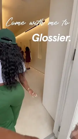 A slice of blush pink beauty heaven in DC 🍰💕💅🏾. // The newest @Glossier location is now open in Georgetown. 💓👛 #glossier #LaSainaLifestyle #fyp #beauty #Lifestyle  #makeup #skincare