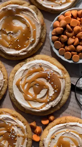 Butterbeer cookies for Harry’s birthday! ⚡️🪄 #butterbeer #harrypottercookies #harrypotterdessert #harrypotterfan #happeebirthdaeharry #harrypottertiktok