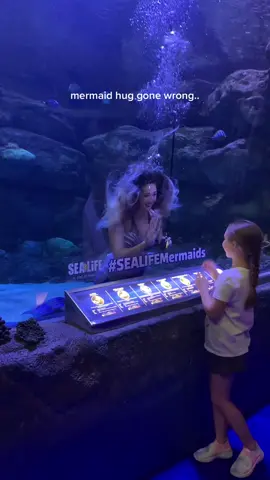 I just wanted a hug 🙈 #professionalmermaid #mermaidtiktok #mertok #mermaid #failvideo #thatwasntsupposedtohappen @ww_mermaids