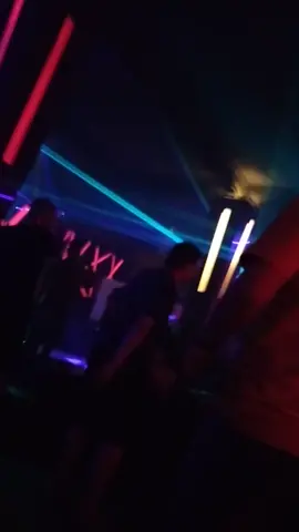 sampe bawah Ndak tuh🤭😝 #ceritamalamminggu #party #singkawangkalimantanbaratt #summerbar