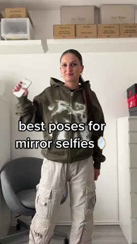 aesthetic poses for mirror selfies🤳🏼🪞#bestposes #howtopose #poseidea #fy #fashioninspo #fashiontiktok #fashion #style #poseideas #inspo #mirroselfie