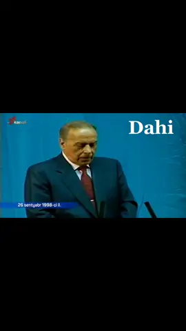 Azərbaycan cəmiyyətində müəllim ən şərəfli peşədir ( Heydər Əliyev )