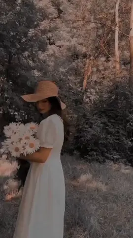 رقيقة جدًا كأنها مقتبسة من حقول الورد..🌼💚#غرور #زتو_اقتباسات_حلوه_للفيديو #هدوء #اكتبو_اقتباسات #فتاة #explore #fyp #اكسبلور #fypシ #تصاميم