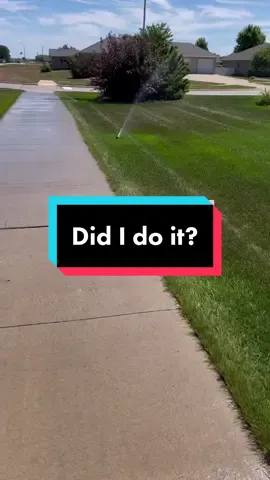 The water slapped me in my face 🤣 #postrunning #postworkoutcooldown #hotandsweatymess #laughatyourselfsometimes #momselfcareday