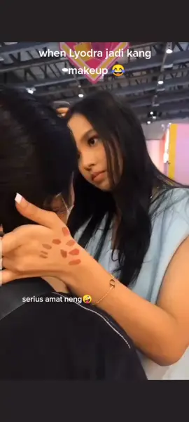 auto laris manis🦋 #lyodra #seluruhcinta #coversong #fyp #lyodraheaven #pesanterakhir #sadsong #soundviral #fypシ゚viral #dibandingdia