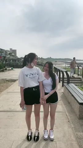 說好的一起長大怎麼我妹那麼高😂😭我妹個性真的超酷，163&147#姐妹日常