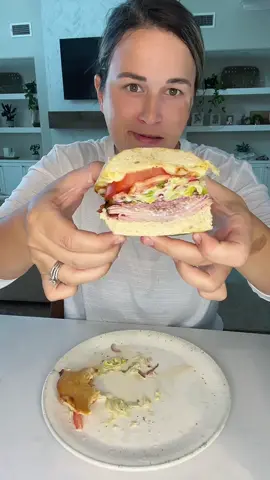 My kiddos singing simpleplan in the background 😂😂😂 #simpleplan #millennial #lunchtime #eatwithme #mukbang