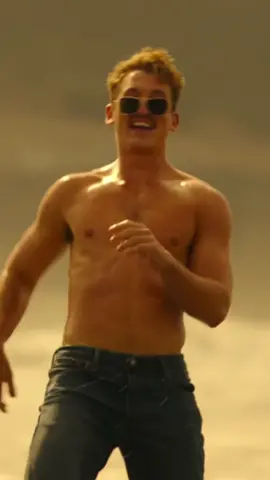 Miles Teller Monday 🏈 #TopGun #milesteller #tellertok #milestellermonday  #topgunmaverick
