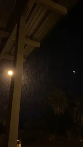 مطر الليل رقيق يلامس الروح. #مالي_خلق_احط_هاشتاقات #هاشتاق #صوت_مطر #مطر_الليل #v #fypシ