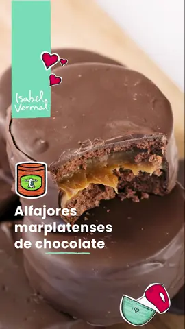 Alfajores marplatenses de chocolate. Buscá la versión detallada de esta receta en mi canal de YouTube o en el feed de Instagram ❤️