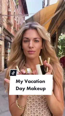 Makeup in 30 seconds? OBSESSED. @meritbeauty #meritminimialist #cleanbeauty #makeuphacks #minimalistmakeup #naturalmakeup #meritpartner #travelhacks #fyp
