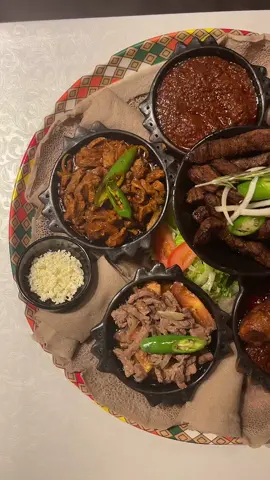 Have you ever tried Injera? We serve the yummy traditional Eritrean/ Ethiopian cuisine in Oslo, bogstadveien 64 🤩  #injera #mesob #oslo #fyp