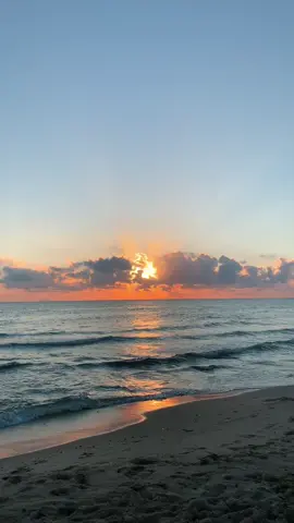 📍Tunisie, La Marsa : 5h42 am.                                                                                                  #sunrise #tunisia #fy #foryou #fyp