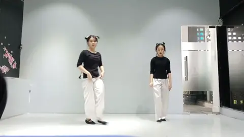 B108 - Nhóm RAMS Group - Múa Hoa rơi