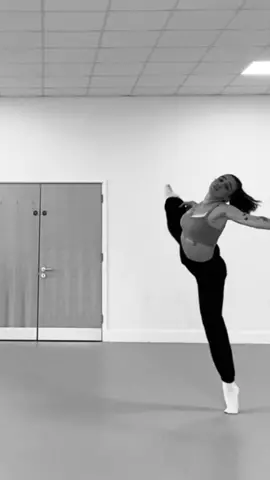 Choreography by moi🩰💃🏼 #lastinglover #dance #contemporarydance #contemporarychoreography #choreographer #lyricaldance #dancer