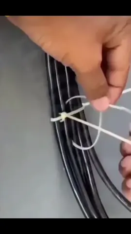 Cara merapikan kabel menggunakan kabel ties..#jptariganchannel #belajarinstalasilistrik #instalasilistrik #tekniklistrik #samasamabelajar #foryou #fyp #viral