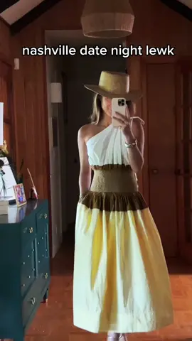 wouldve zoomed in on the shoes more but my legs are v hairy rn