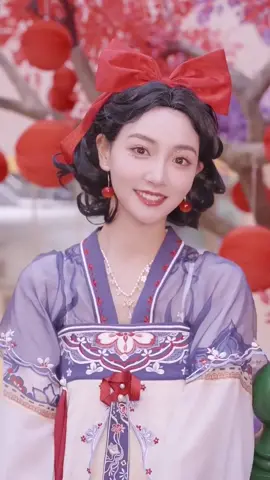 Snow white in hanfu #fashion #hanfu #fyp #wear #hanfugirl #chinafashion #asian #traditional  #mochihanfu #hanfu汉服 #outfit #foryou #hanfustyle #china
