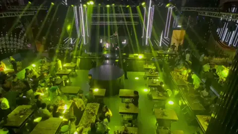 hôm nay không phải thứ 7, nhưng vẫn cứ thích đi vào bar 😅😅#48club #vinhcity #nghenhacvuive