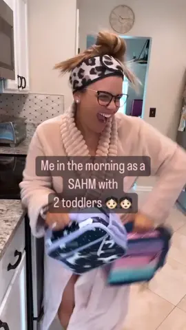 🙋🏻‍♀️☕️🌎 #sahm #corporatelife #corporatetiktok #sahmlife