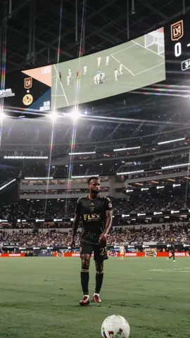Under the lights @lafc #MLS #lafc #Soccer #kellynacosta #kellacosta #usmnt #usasoccer #worldcup #losangeles #soccertiktok #larams #kobe