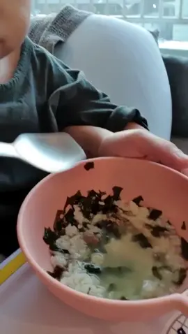 beef seaweed soup is another favourite#babydaily #koreanbaby #mixedbaby #외국인엄마 #육아일상 #韩国宝宝 #育儿日常
