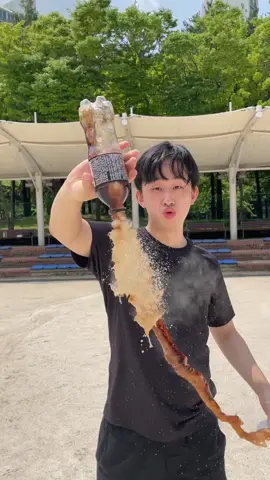 콜라로 여자 꼬시는 방법 강의편 #콜라 #cola #20대 #꿀팁 #잡기술 #연애 #폭발 #실험 #추천 #fyp #Science #pepsi #howto