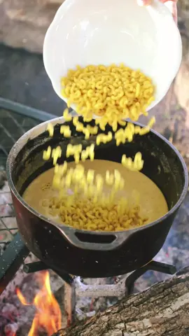 Campfire Bacon Mac n Cheese 🧀 FULL RECIPE on my Instagram 💛 #fromscratchcooking #campfirecooking #outdoorkitchen #rusticcharm #rusticgamestrong #cooktok