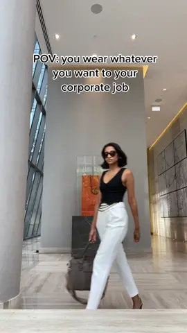 Who says you need to follow *corporate* culture rules when you’re a young millennial? #fashion #style #officeoutfit #fashionhack #outfitoftheday #dresshack #luxe #luxelife