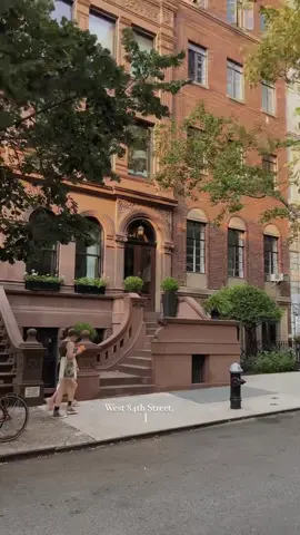 there is quite literally no other place I would rather be on this planet, than right here, in this moment, in this magical city. I don’t want to take a single second for granted. ✨✨🌆🌆✨✨ . #ethanbarberco #oldnewyork #timeless_streets #manhattan #upperwestside