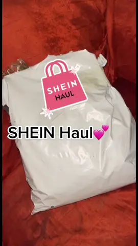 Don’t mind the couch stains & hairy legs🙄😆 #shein #sheinhaul #momlife #marriedlife #partyplanning