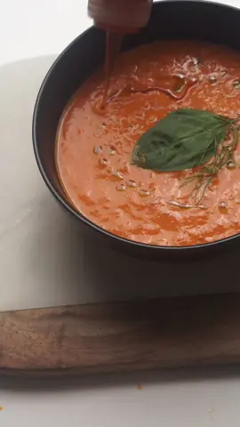 TOMATO SOUP & GRILLED CHEESE😎🍅🍞🧀🌿 Who says this can’t be enjoyed in the summer— delicious has no boundaries🤪 #tomatosoup #grilledcheese #cooking #losangeles #food #recipes #sandwich #OhNo #fyp