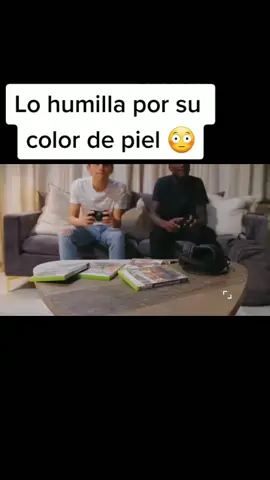 Lo humilla por su color de piel .. pero le dejarán una gran lección