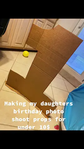 CEO of doing it myself 🙌🏽💕🍓 soo excited for my love bugs photos 🥰#firstbirthday #DIY #babyphotoshoot #fyp #foryou #foryoupage #nourisheveryyou #babygirl #berryfirstbirthday #doityourself #diyproject #diywithblock