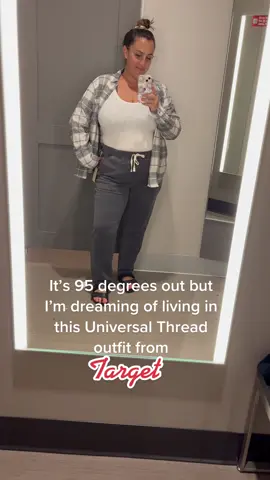I love me some fall outfits! Universal thread is one of my favs, so curvy body friendly! #targethaul #targetfinds #curvyfashion #midsize #fallfashion @target