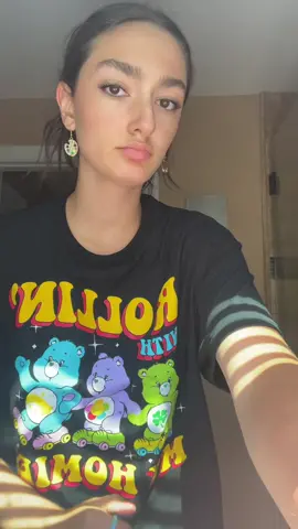 wind b makin the phone SHAKEEEE