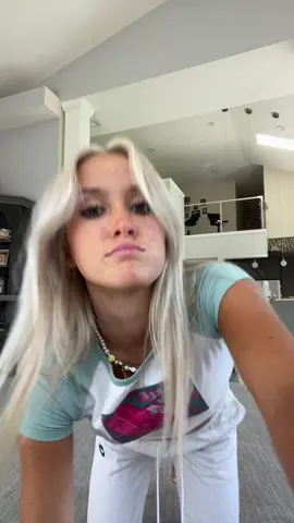 Kind of hard to do this dance #foryou #dance #livingroom #fyp