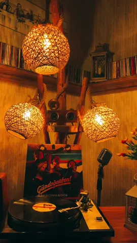 90’lar tutkudur❤️.                   #gündoğarken #90larkarışıkkaset #90lar_unutulmaz #plak #müzikledönüş #şarkılarındiliolsa #senbenimşarkılarımsın