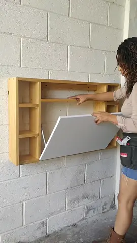Les dejo este pequeño mueble aéreo ✌🏼 una súper genia idea para primer proyecto en la carpintería, poco material y fácil de hacer. Que les parece ?#carpinteria #wood #diseño #madera #woodworking  #interiordesign #muebles #arquitectura #furniture #design #mobiliario #woodwork #interiorismo  #diseñodeinteriores  #carpentry  #industrialdesign #woodworker