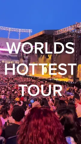 BEST CONCERT EVER🐰🔥🇵🇷#unveranosinti💔🌴☀️ #badbunnyconcert #badbunny #orlandoflorida #campingworldstadium #badbunnypr #worldshottesttour #unveranosinti @badbunny @6foot2babyshark