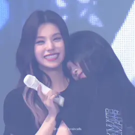 everybody gangsta till yeji starts crying 😭♥️ the way ryujin immediately hug her 😭😭 #itzy #yeji #lia #ryujin #ryeji #yejisu #yuna #chaeryeong