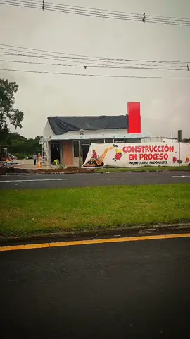 Nunca había visto un #McDonalds en construcción 🤣 ¿Ustedes?