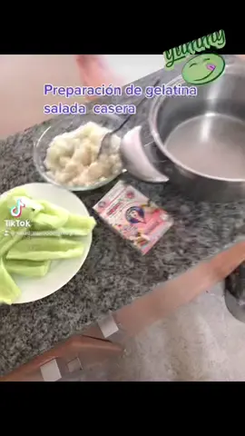 Gelatina casera salada 🥒 #snack #snacksaludable #proteina #colacion #nutricion #fyp