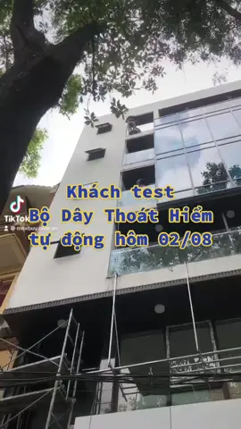 Bên trên tầng lầu có một anh khách đang test Bộ Dây Thoát Hiểm Tự Động Nikawa 🥹 #bentrentanglau #cháy #fyp #review #cháynổ #cứuhoả #cuuhoa #feedback #emoidungkhoc