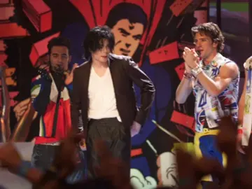 Performance pesadíssima do Michael no MTV Video Music Awards de 2001 😎🔥 #michaeljackson #michaeljacksonedit #mj #kingofpop #thekingofpop #edit #viral #4you #vaiprafycaramba #foryou #fy #fyyyy #foryourpage #fypシ゚viral #fypシ #DesafioPLL #fypp #vaify