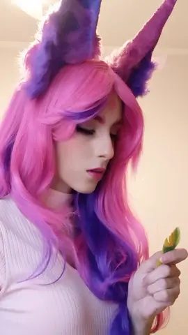 What’s the point of these feathers, if I can’t save the man I love? #xayah #fy #leagueoflegends #cosplay #lol