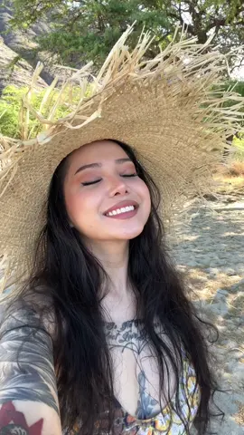 I got sand in my eye🥲🏝