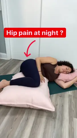 🫠UGH! That annoying outer hip pain is keeping you awake at night!     💡 Easy solution: Extend your bottom leg. Rest your top leg on a pillow and roll slightly towards your belly. ✨This will take the weight and pressure off the bone of the outer hip ( the greater trochanter). 🧘🏻‍♀️ This is how we set up in savasana for third trimester folks in prenatal class! Try it and let me know how it feels.     #prenatalyoga #pregnantyoga #prenatalyogateacher #firsttimemom #pregnantyogi #teachertraining #nycyoga #pelvicfloor #sleepingpregnant #fyp