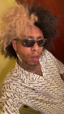 DONT Tell me youre a Model and you aint been in @Vogue 😮‍💨😮‍💨😮‍💨😮‍💨🙈 #fyp #nyc #nonbinarytiktok #modeltok #voguechallenge #fashionweek