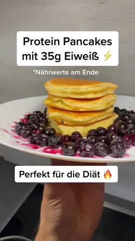 Diese Pancakes sind so diättauglich, es fühlt sich schon illegal an 🥞 #GymTok #gym #Fitness #rezepte #pancake #proteinpancakes #healthy #viral 